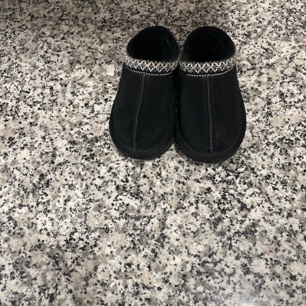 Ugg Slides - Picture 3 of 4